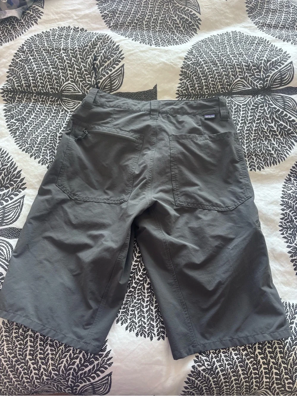 Patagonia Men's Quandary Dark Gray Outdoor Shorts 12in Size 28